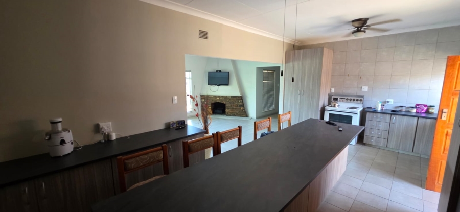 8 Bedroom Property for Sale in Meiringspark North West